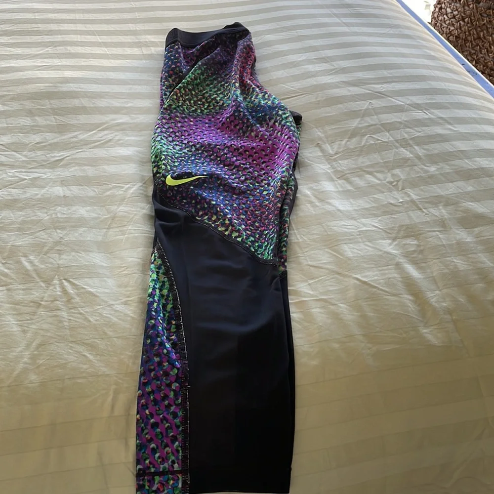 Nike Pro Combat Cropped Pants - Picture 2 of 5